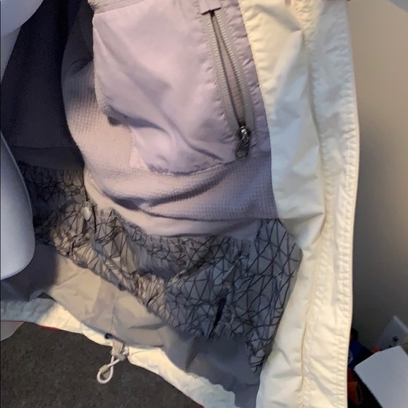 Red and white north face ski jacket - Picture 3 of 6